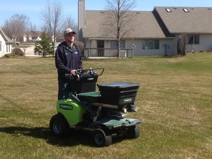 Premier Lawns Inc Picture 2