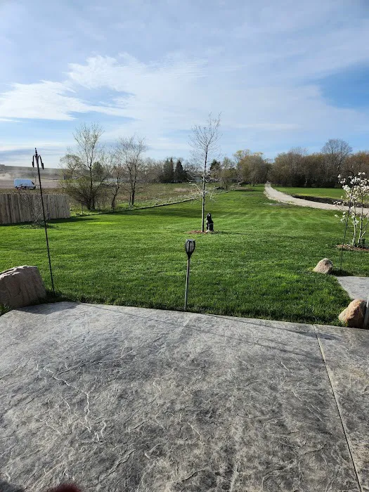 Premier Lawns Inc Picture 3