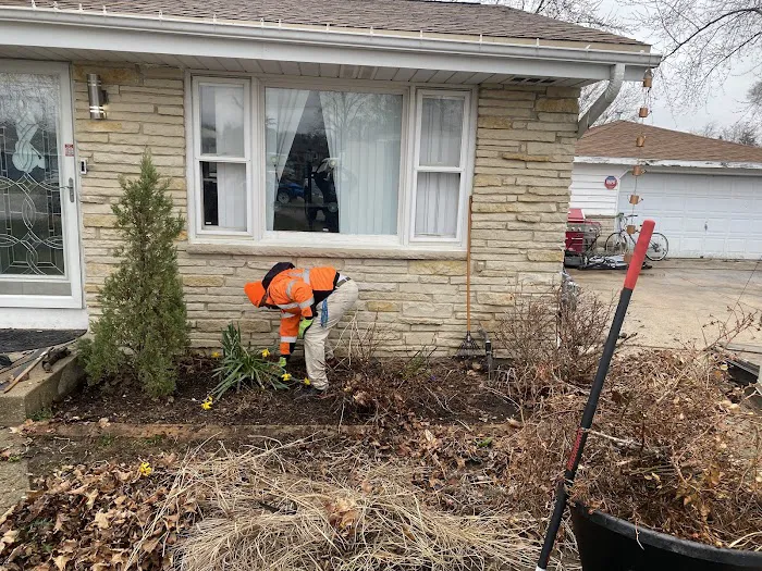HUTCH SNOW & LANDSCAPE SERVICE Picture 4
