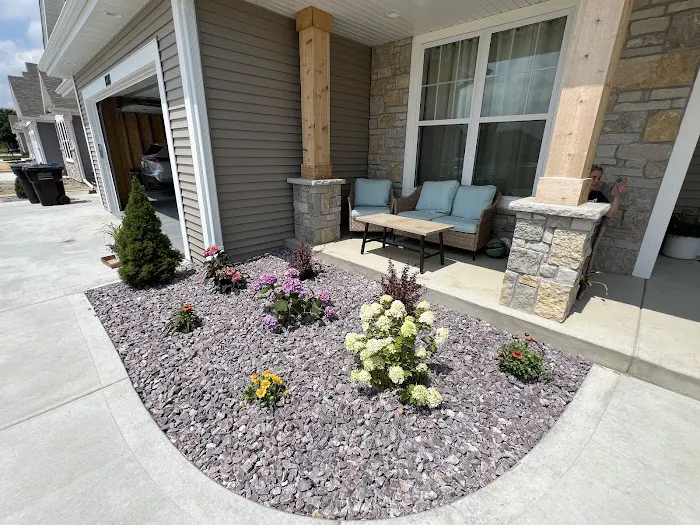 U&I Landscaping Maintenance Picture 2