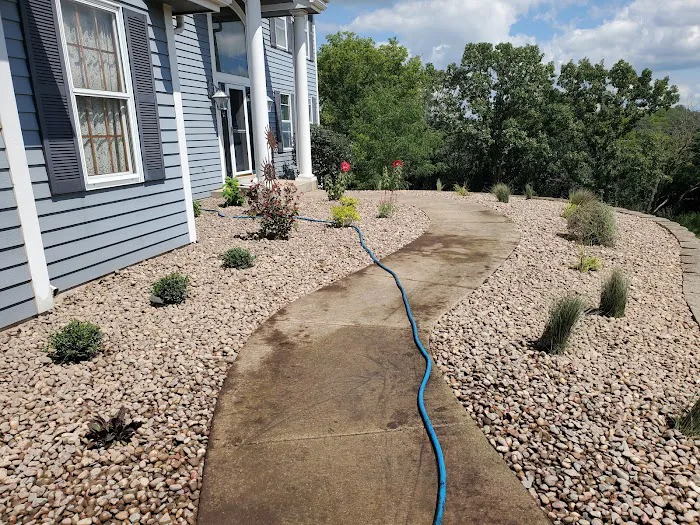 Roberts Nursery & Landscaping Picture 3