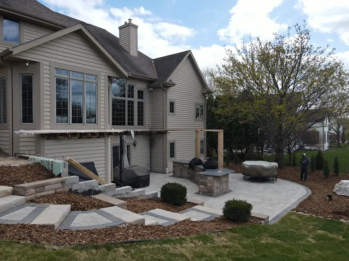 MH Landscaping LLC Picture 2