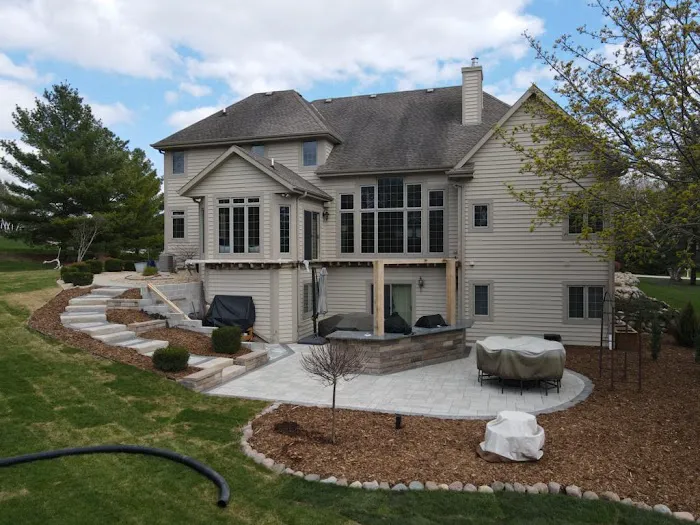 MH Landscaping LLC Picture 1