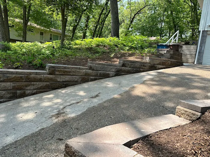 Healy's Landscaping Picture 3