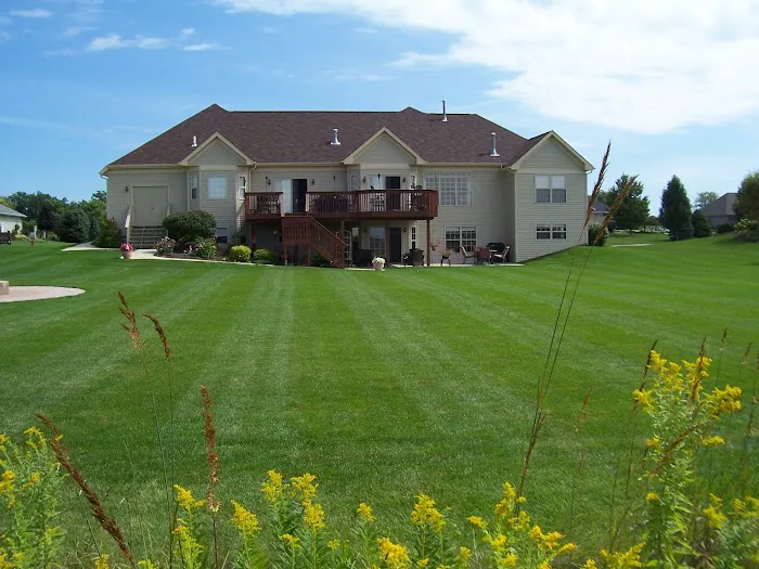 Four Seasons Lawn Care & Landscape Maintenance Picture 3