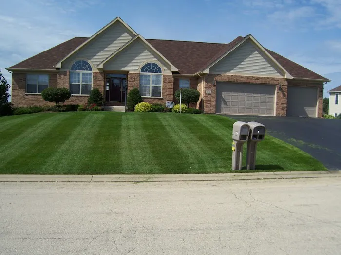 Four Seasons Lawn Care & Landscape Maintenance Picture 1