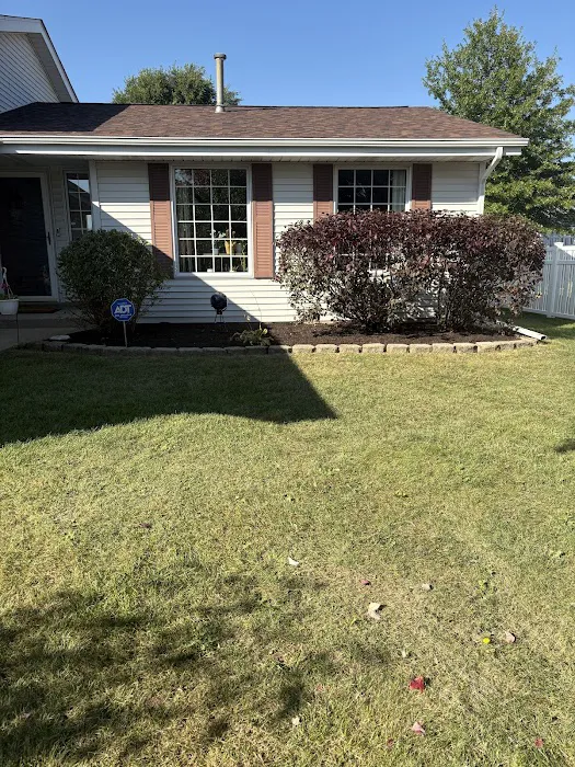 Ruiz Landscaping rockford Picture 2