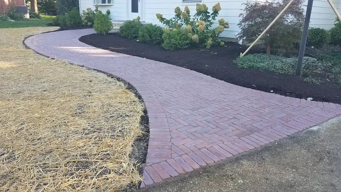 Chizmar Landscaping Picture 9