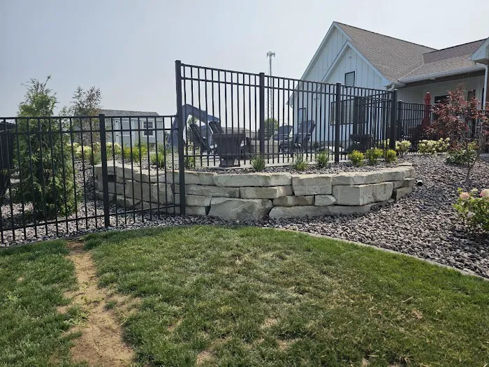 Lawnscapes Eureka Inc. Picture 2