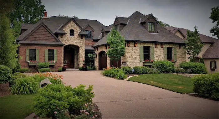 Brookside Landscapes Picture 1