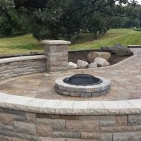 Robert's Landscaping and Construction ico