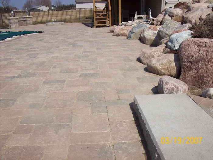 Robert's Landscaping and Construction Picture 2