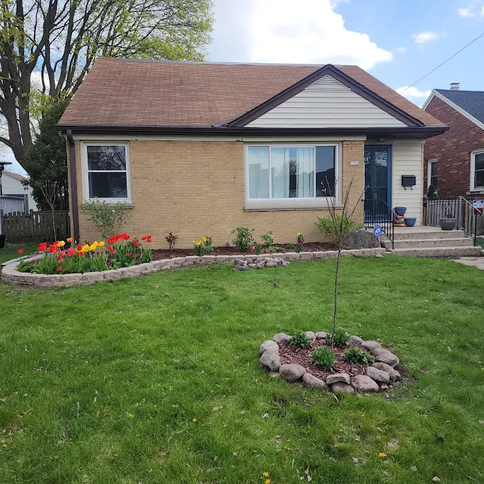 Janice's Maintenance Care Landscaping Picture 7