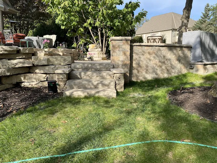 Hanson's Landscaping Picture 4