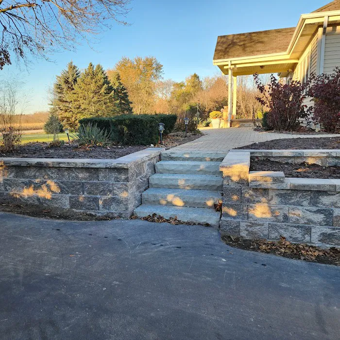 Hanson's Landscaping Picture 8