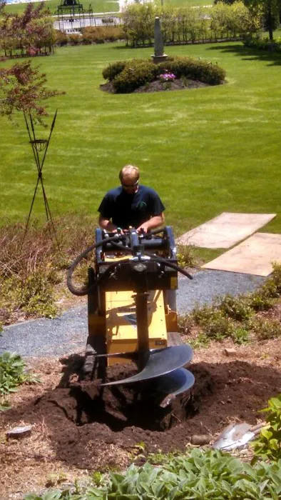 Rick's Lawn & Landscaping Picture 2