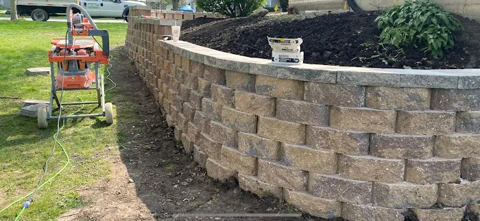 Roger Landscaping and Lawn and Paver Services Picture 1