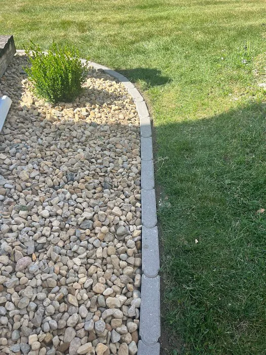 Roger Landscaping and Lawn and Paver Services Picture 3