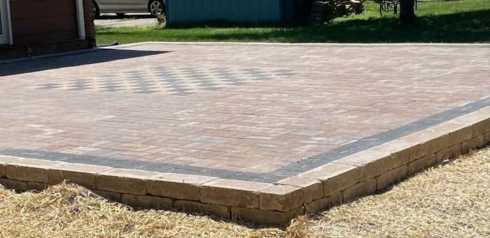 Roger Landscaping and Lawn and Paver Services Picture 4