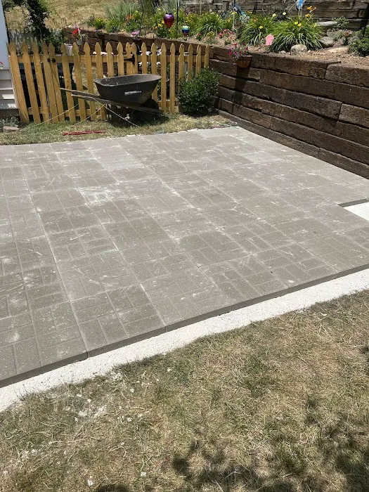 Roger Landscaping and Lawn and Paver Services Picture 10