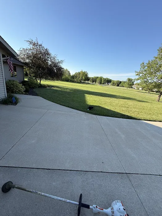 D&D Mowing Service Picture 4