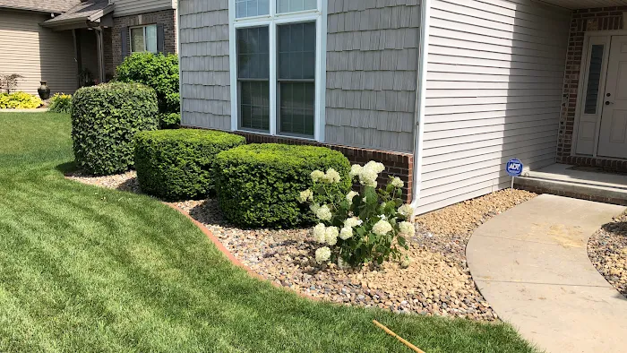 Boitnott's Lawn & Landscaping Picture 1