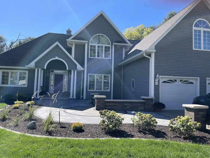 Mobeck Lawn & Landscape Picture 1