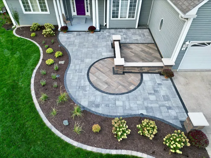 Mobeck Lawn & Landscape Picture 6