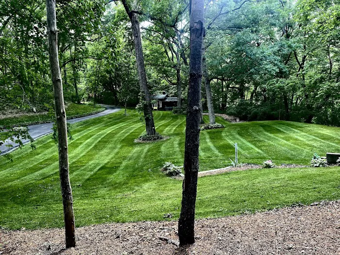 Al's Lawn Maintenance Picture 4