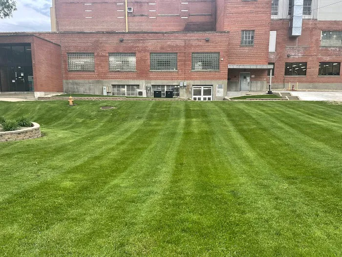 Al's Lawn Maintenance Picture 3