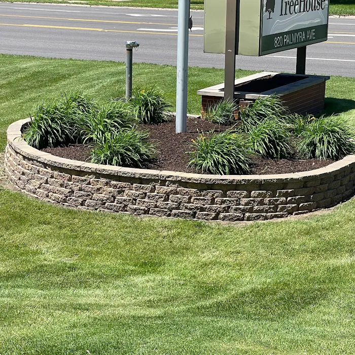 Al's Lawn Maintenance Picture 6