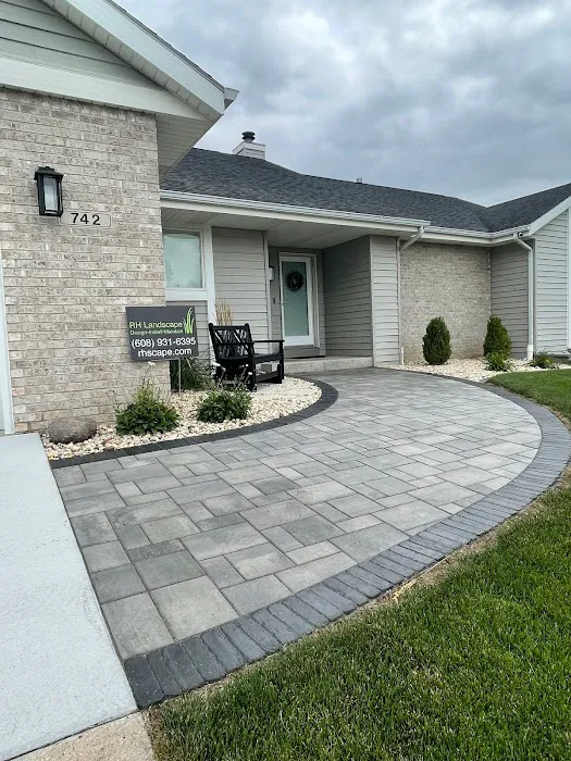 RH Landscape Design and Maintenance LLC Picture 7