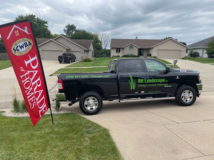 RH Landscape Design and Maintenance LLC Picture 1