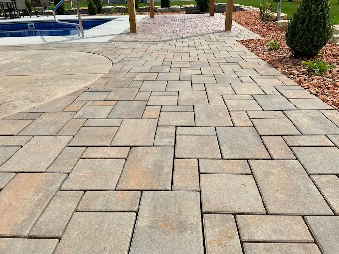 RH Landscape Design and Maintenance LLC Picture 4