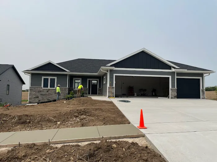 RH Landscape Design and Maintenance LLC Picture 2