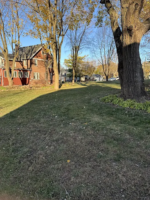 Hanson’s Lawn Maintenance LLC Picture 2