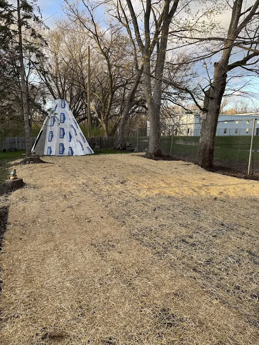 Alvarez Lawn Maintenance & Snow removal Picture 8