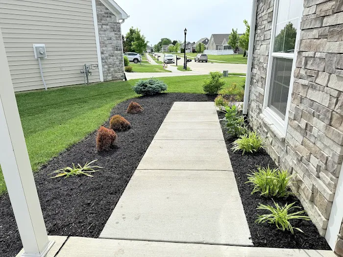 Alvarez Lawn Maintenance & Snow removal Picture 1