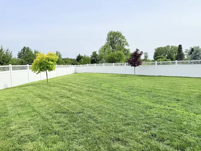 Alvarez Lawn Maintenance & Snow removal Picture 7
