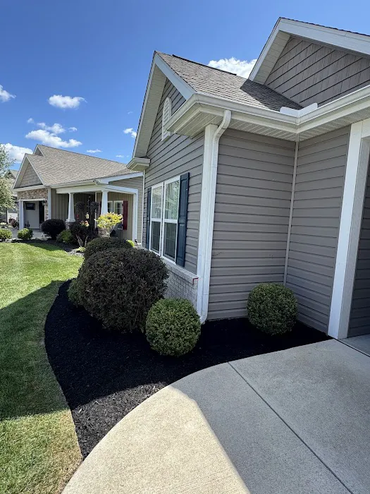Alvarez Lawn Maintenance & Snow removal Picture 4