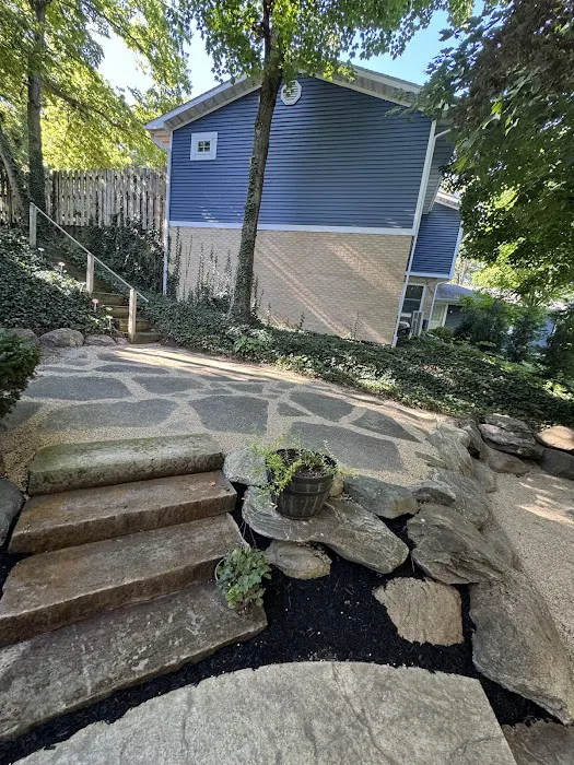 Alvarez Lawn Maintenance & Snow removal Picture 6