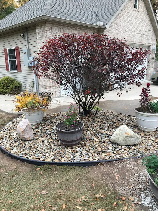 Miguel lawn care landscaping comercial and residencial Picture 6