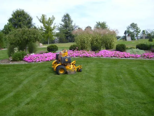 Schlueter Bros Lawn Care Picture 2