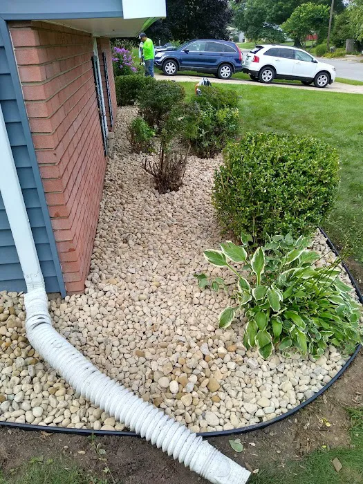 Chimal Landscaping Service Picture 2