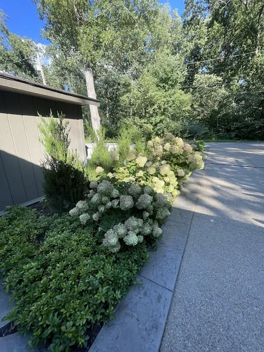 R Landscaping Picture 4