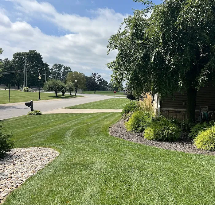 R Landscaping Picture 6