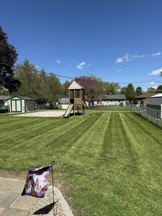 Midwest Lawn and Property Services LLC Picture 1