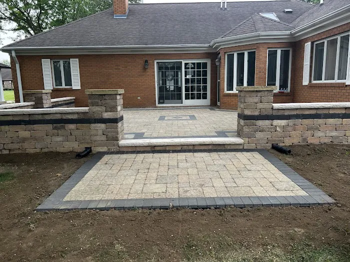 Sauk Valley Lawn and Landscaping Picture 2