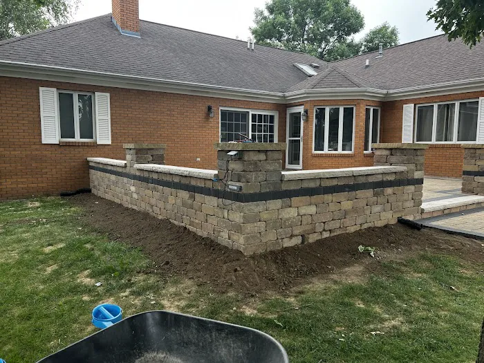 Sauk Valley Lawn and Landscaping Picture 1