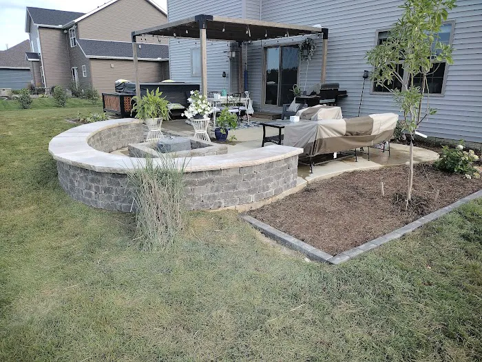 Hearns Landscaping & Lawn Maintenance Picture 4